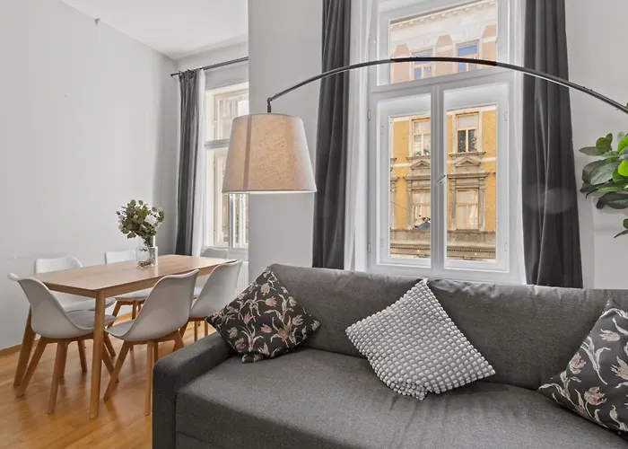 Modern 3-br - 3 Min To Metro U4 Apartamento